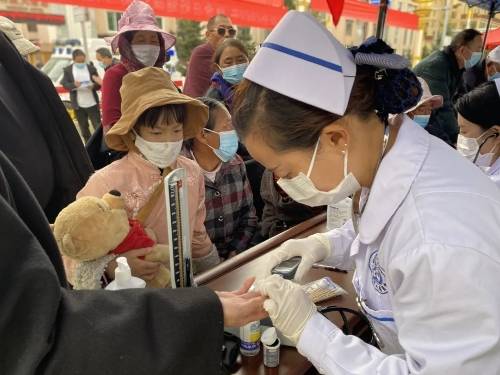 阿壩縣舉辦“服務(wù)百姓健康行動(dòng)”大型義診活動(dòng)，織密基層健康服務(wù)網(wǎng)